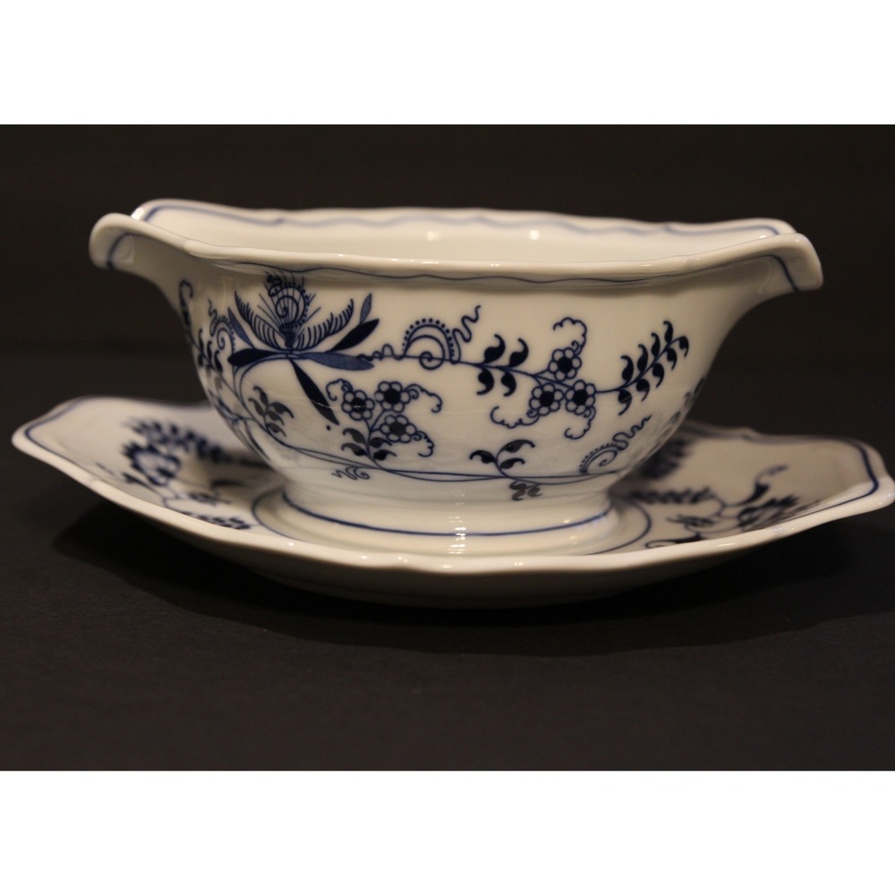 Blue Danube Japan Blue Onion-Porcelain Gravy Boat Attached under Plate. VTG
